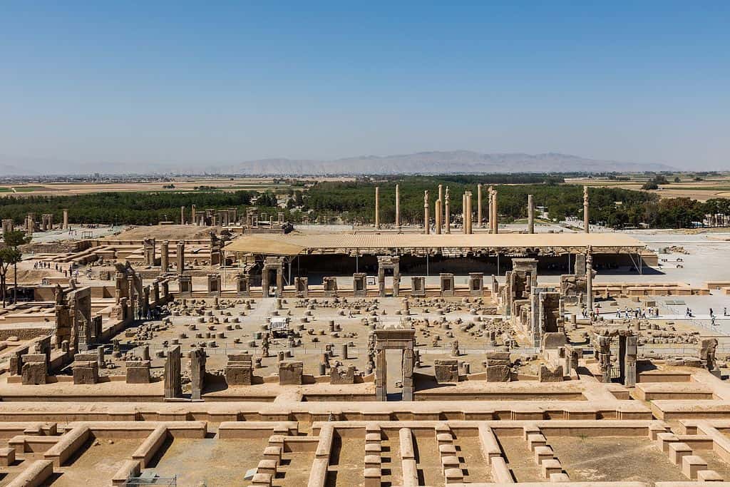 1024px-Persépolis,_Irán,_2016-09-24,_DD_70
