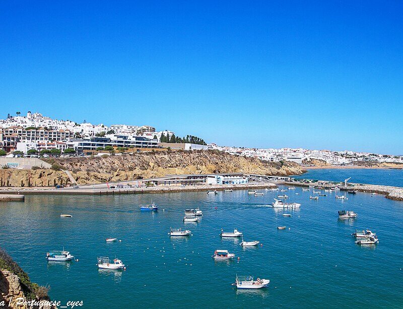 1024px-Porto_de_Abrigo_de_Albufeira_-_Portugal_🇵🇹_(53773651028)