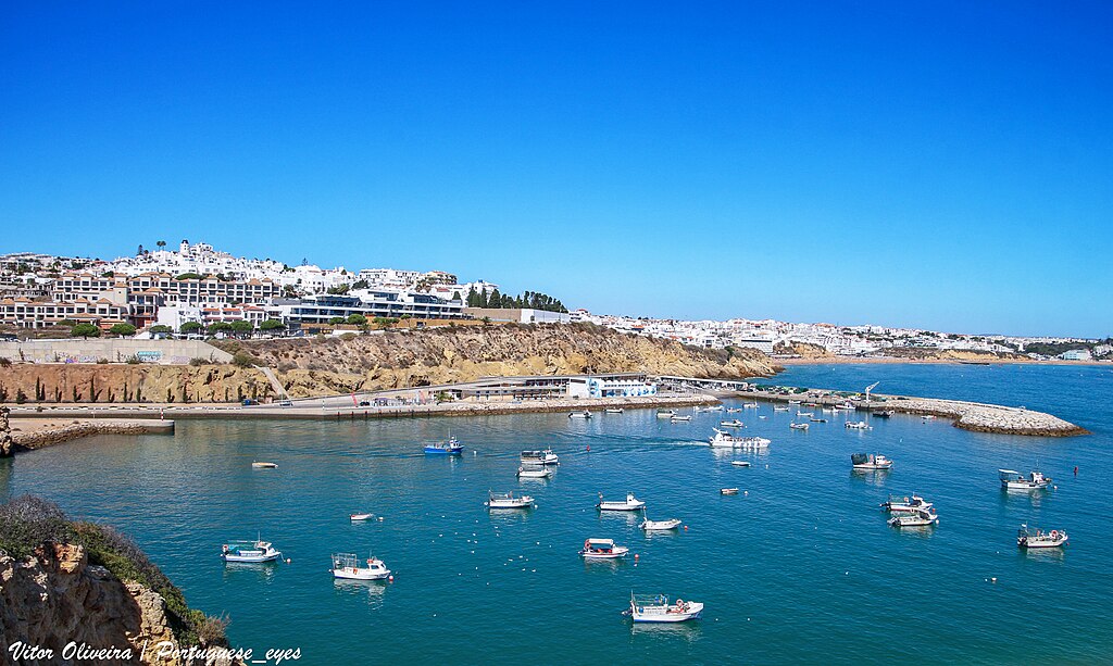 1024px-Porto_de_Abrigo_de_Albufeira_-_Portugal_🇵🇹_(53773651028)