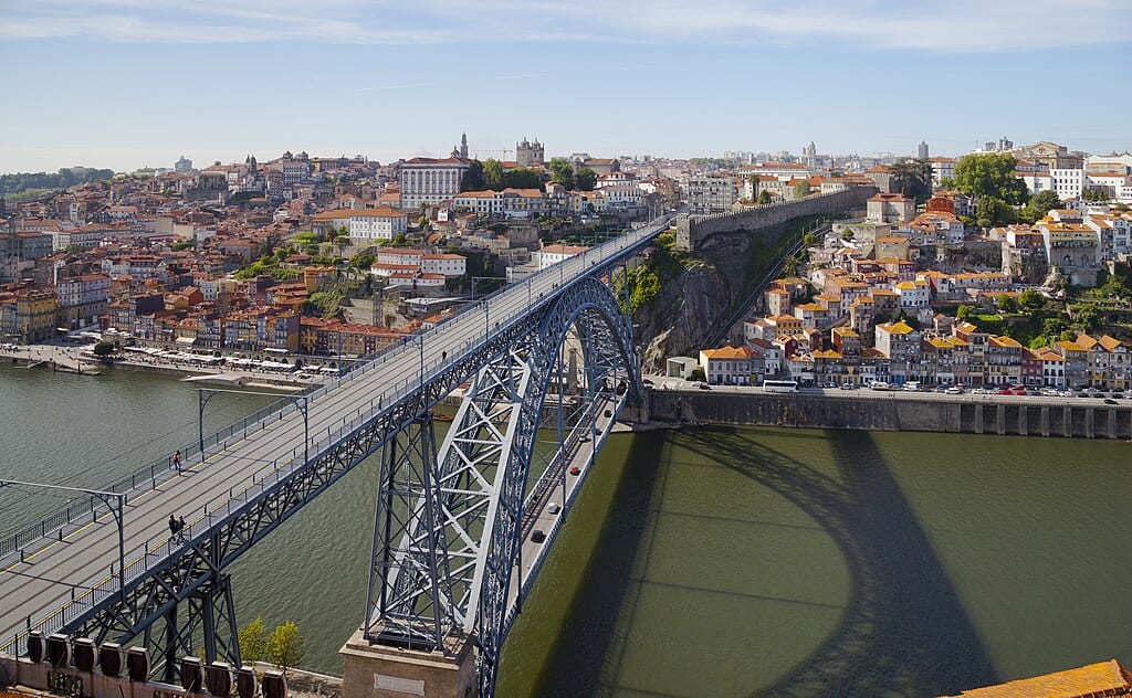 1024px-Puente_Don_Luis_I,_Oporto,_Portugal,_2012-05-09,_DD_13
