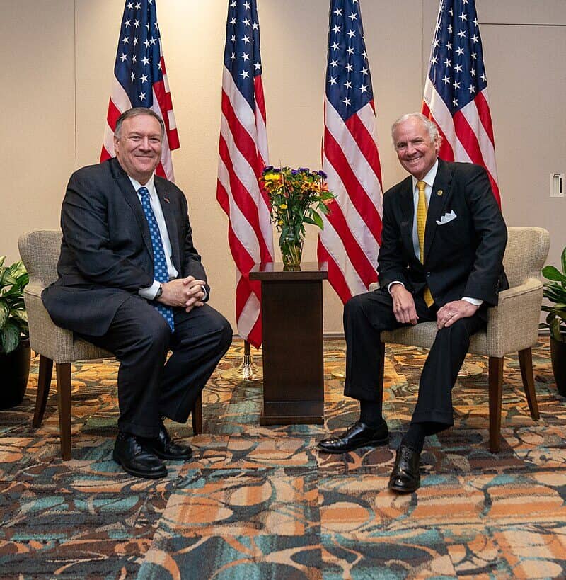 1024px-Secretary_Pompeo_Meets_with_Governor_H._McMaster_(49045851387)