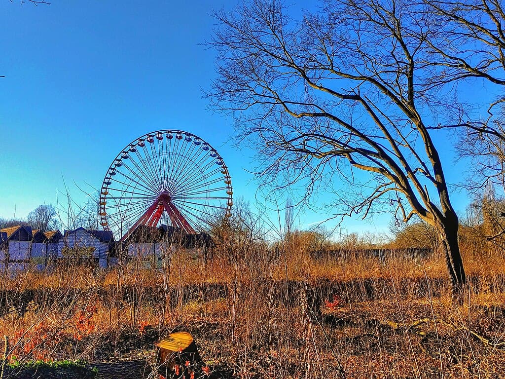 1024px-Spreepark_wheel