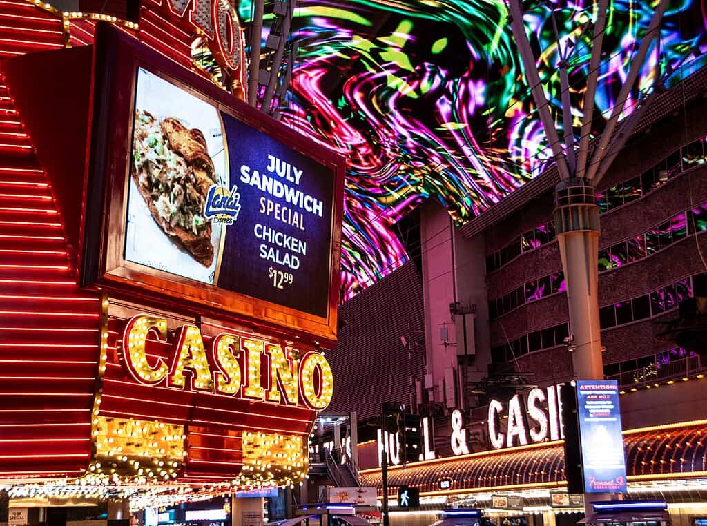 1024px-The_Fremont_Street_Experience