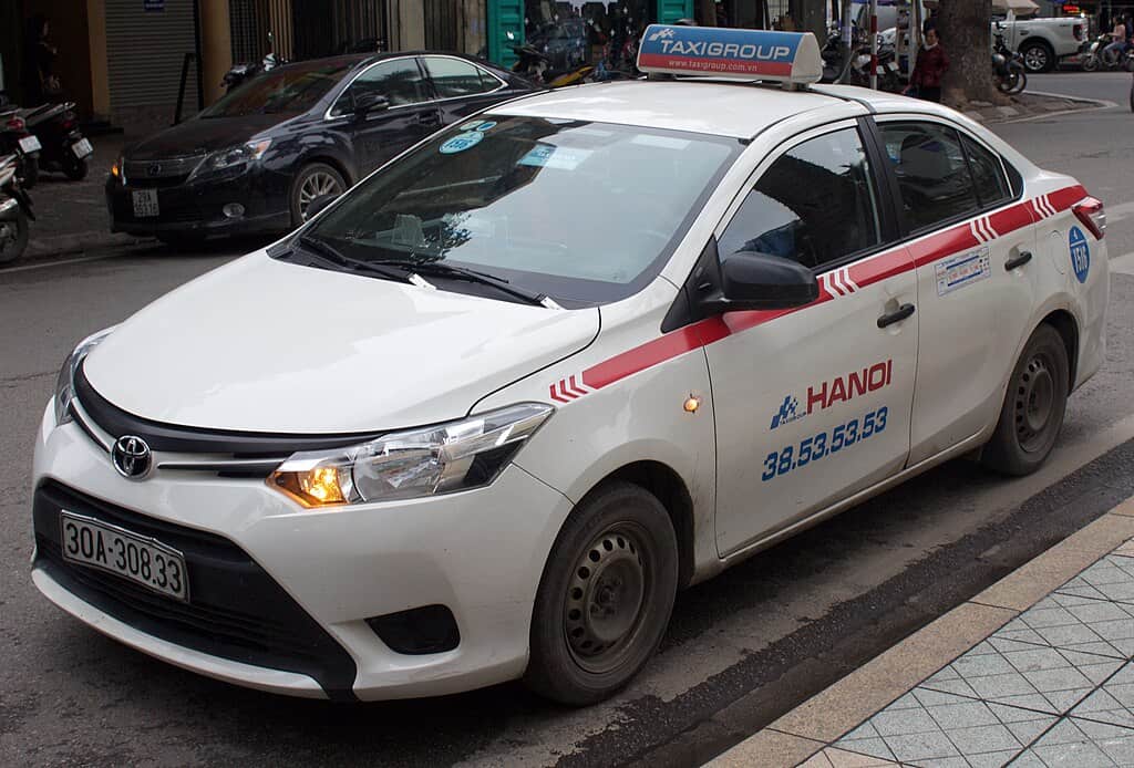1024px-Toyota_Limo,_Taxi_in_Hanoi