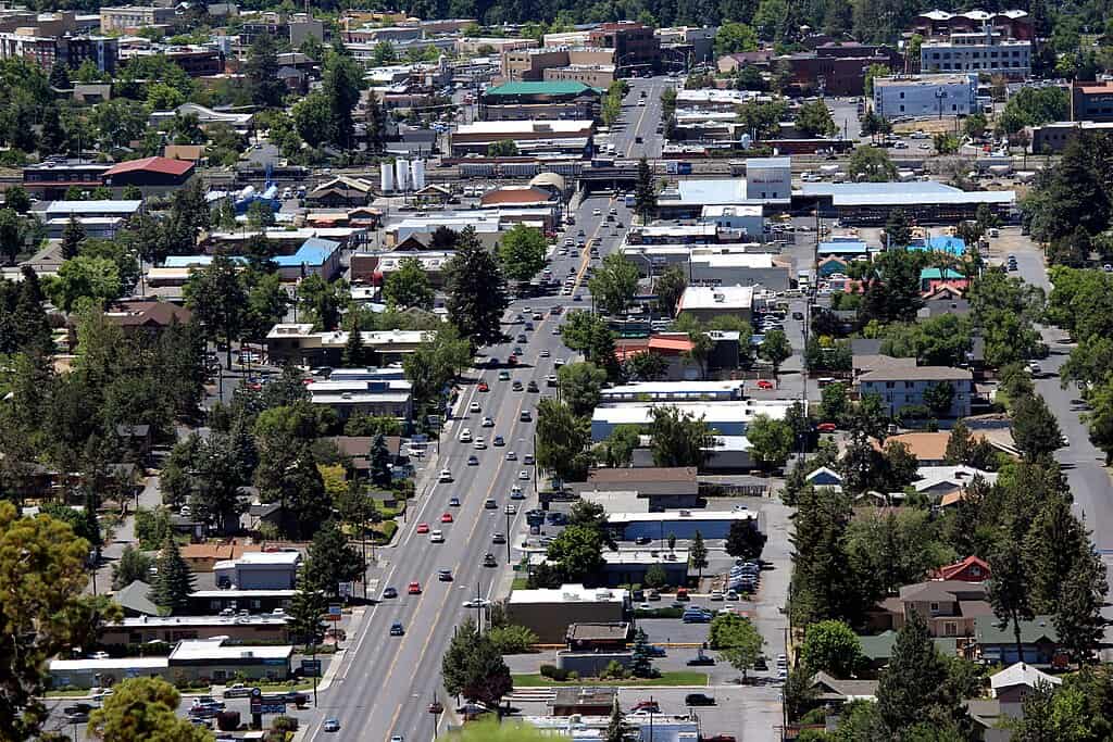 1024px-View_of_Bend,_Oregon_from_Pilot_Butte