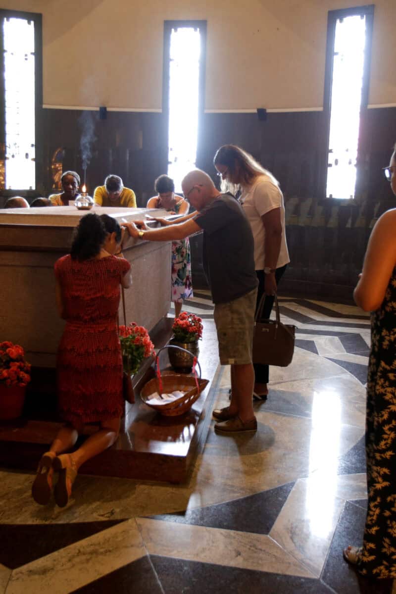 house of worship interior visitors