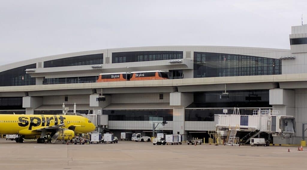 Dallas Fort Worth International Airport (DFW)
