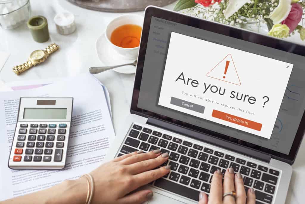 “travel scam warning laptop