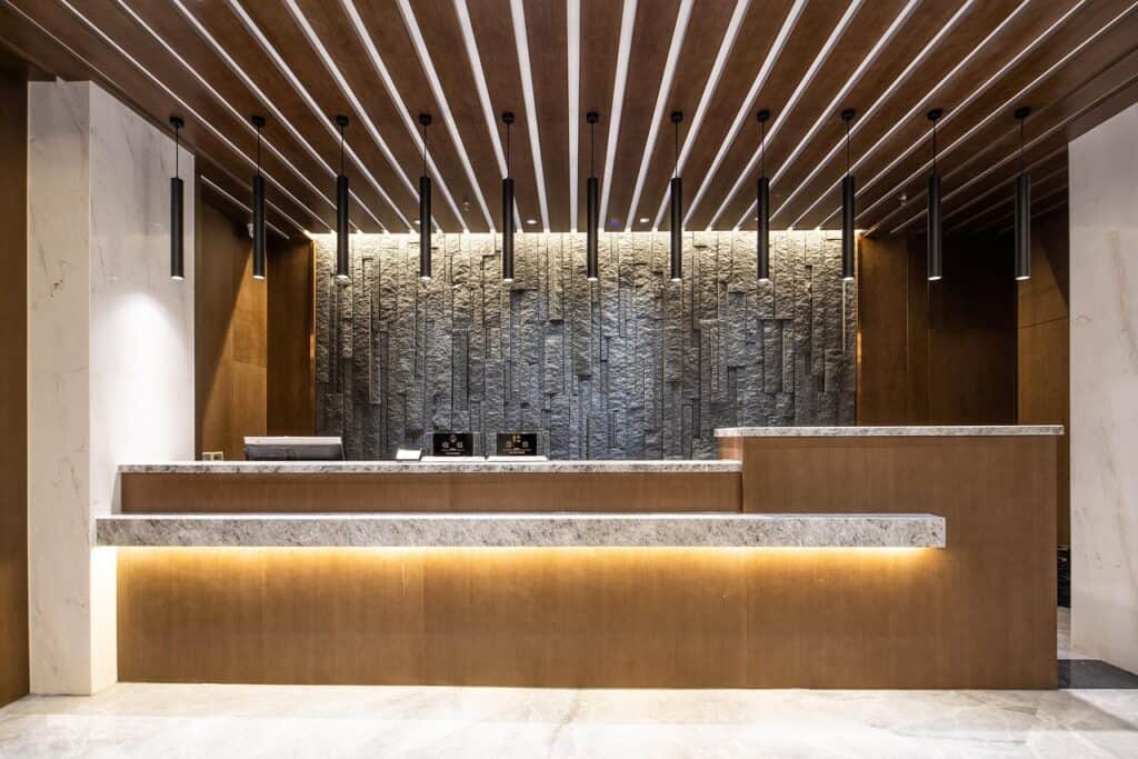 front-desk-7547105_1280