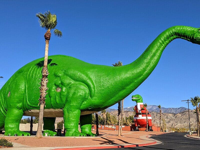 1024px-Cabazon_dinosaurs