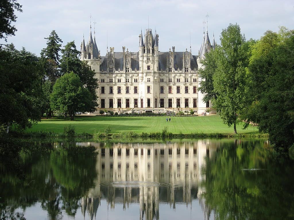 1024px-Chateau_de_Challain