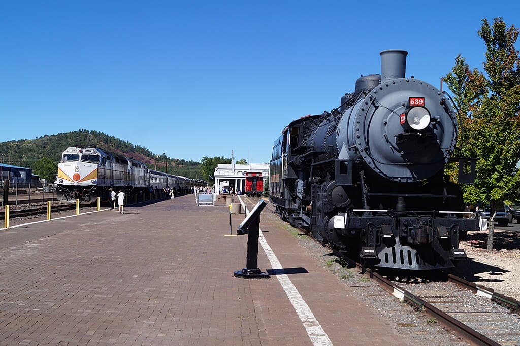 1024px-Grand_Canyon_Railway_in_Williams,_Arizona_09
