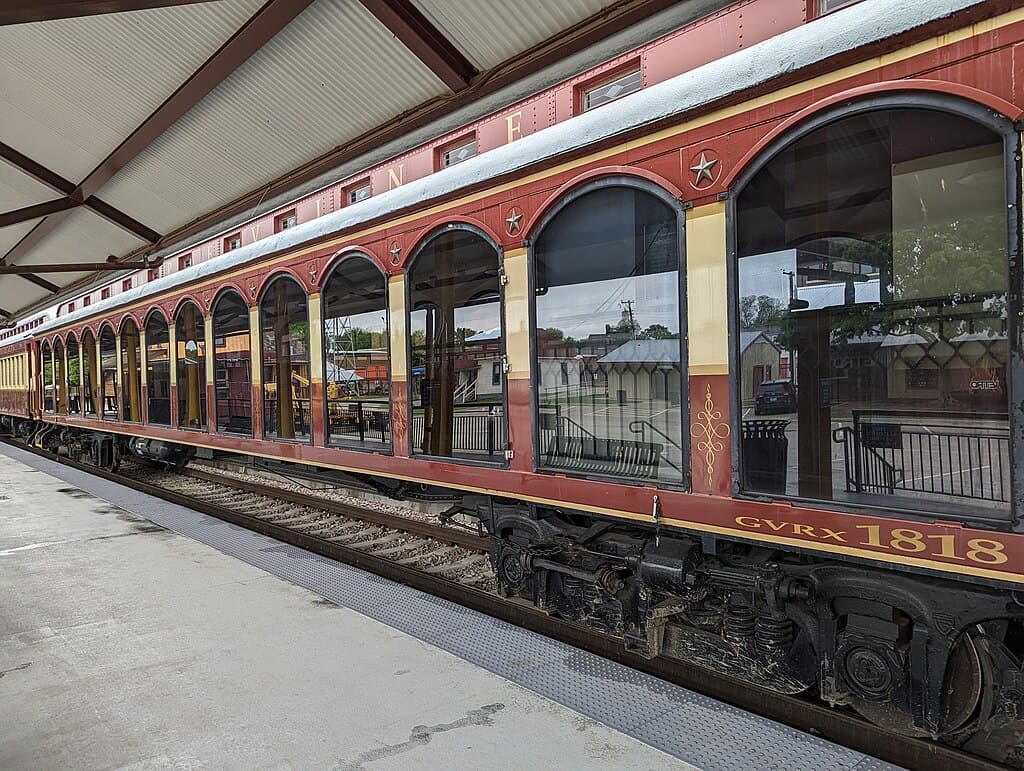 1024px-Grapevine_Vintage_Railroad_-_53650050569