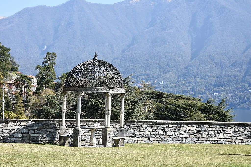 1024px-Moltrasio_-_Villa_Lucini_Passalacqua_0738