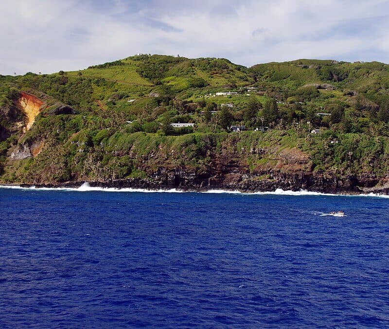 1024px-Pitcairn-adamstown