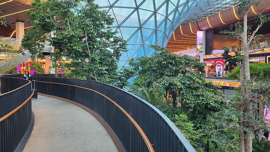 1024px-The_Orchard_-_Hamad_International_Airport_in_February_2024_3