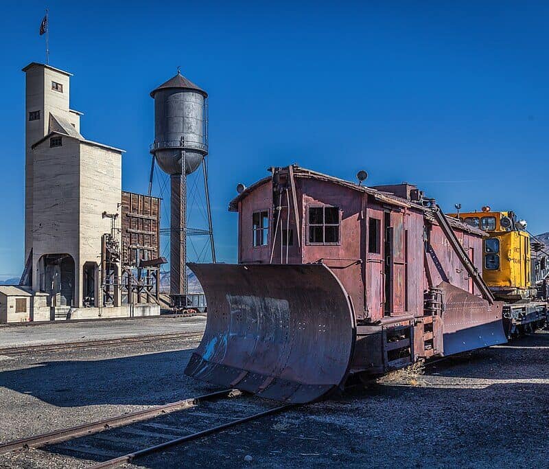 1024px-U.S._Route_50_Nevada_East_Ely_-_24785882418