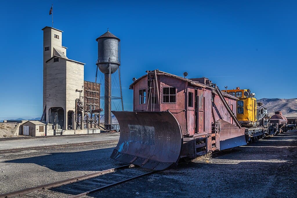 1024px-U.S._Route_50_Nevada_East_Ely_-_24785882418