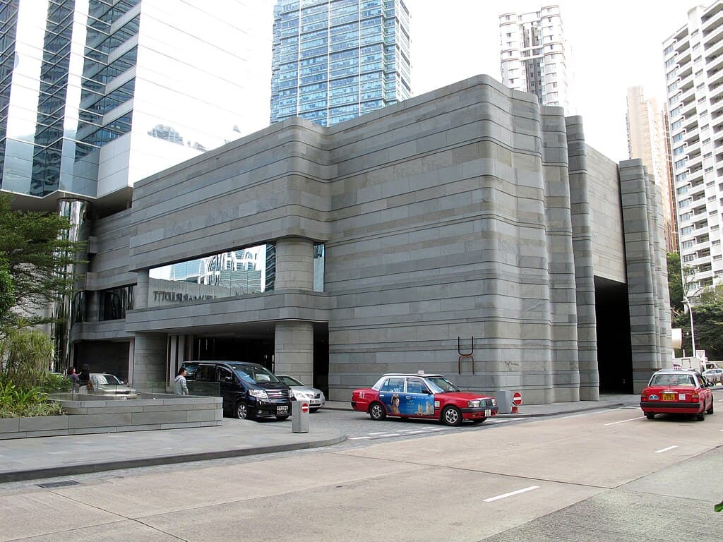 1024px-Upper_House_Hotel_View_201212