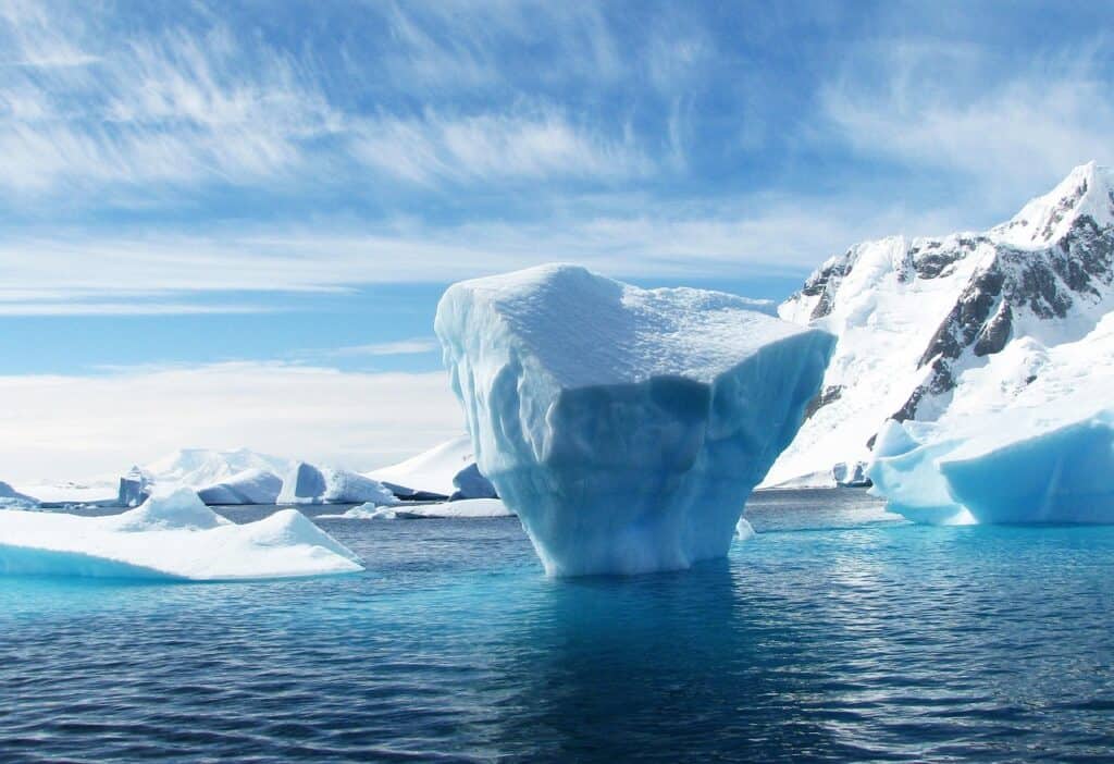 358611-iceberg-404966_1280