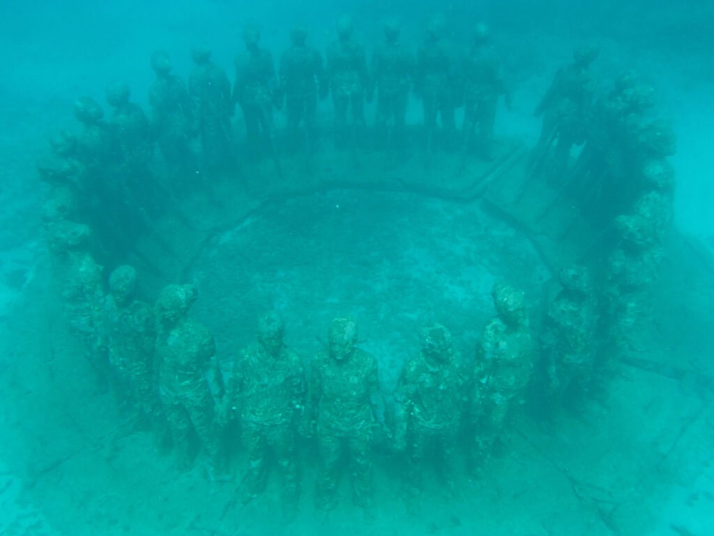 underwater boulder alignment