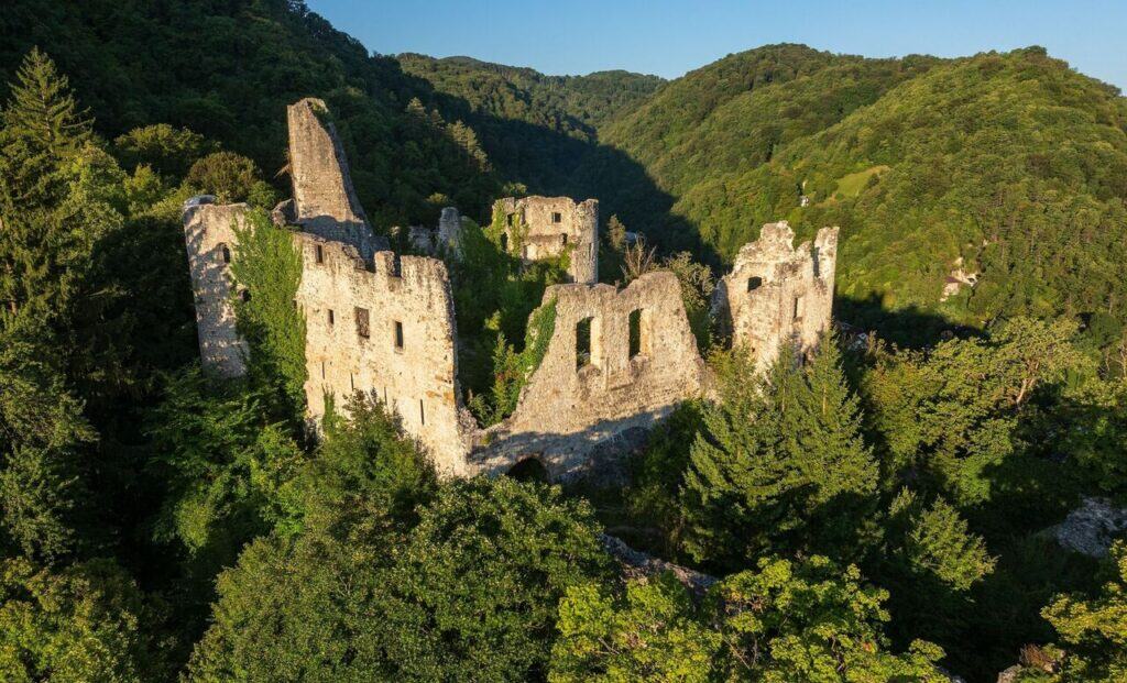 archaeologists-uncover-5000-year-old-fortress-hidden-beneath-romanian-forests-using-lidar-technology-2