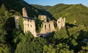 archaeologists-uncover-5000-year-old-fortress-hidden-beneath-romanian-forests-using-lidar-technology-2