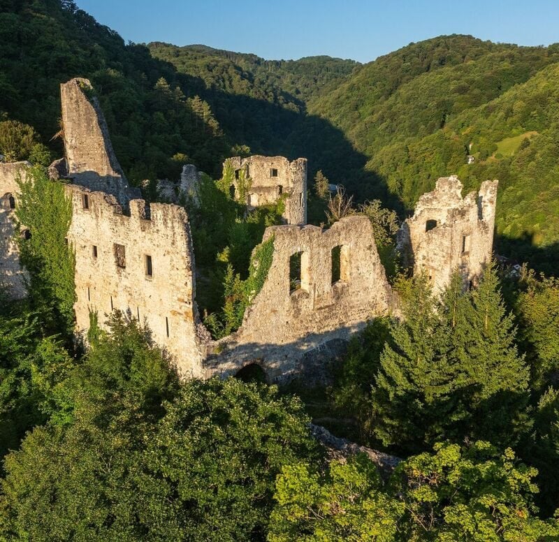 archaeologists-uncover-5000-year-old-fortress-hidden-beneath-romanian-forests-using-lidar-technology-2