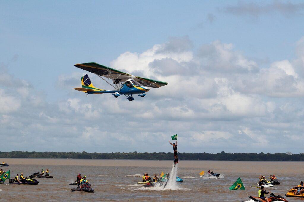 gasparrocha-plane-6604904_1280