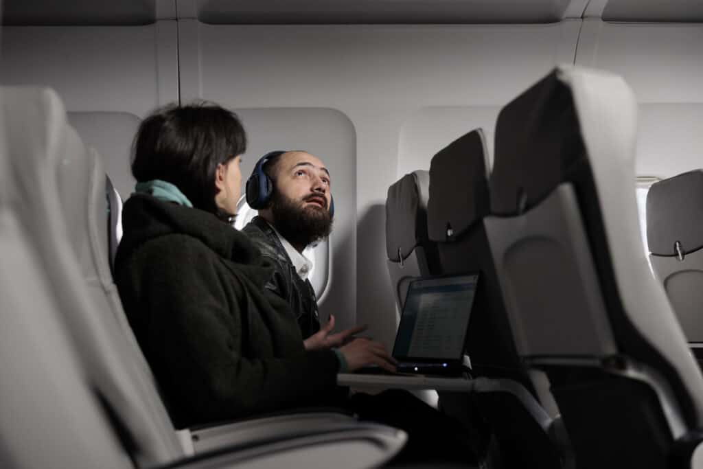 “airplane seat recline conflict