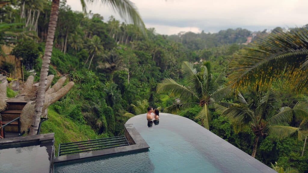 Hanging Gardens of Bali, infinity pool description.