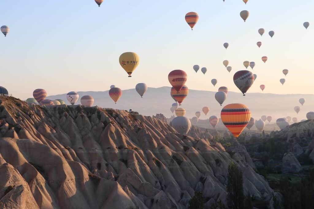 seminpaek-hot-air-balloon-7217175_1280