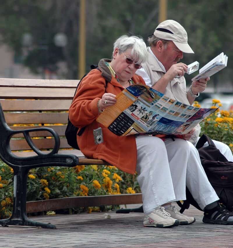 sidhick-tourists-5164582_1280