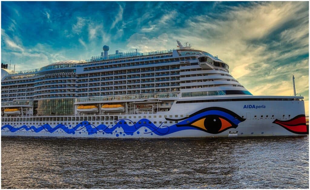 worldinmyeyes-cruise-ship-4843646_1280