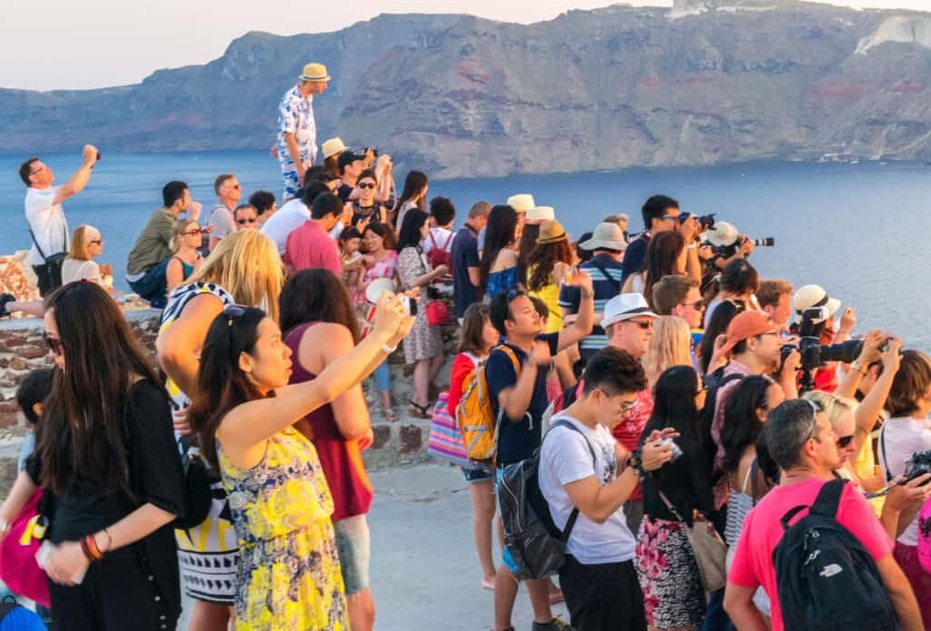 cruise passengers Santorini port crowd