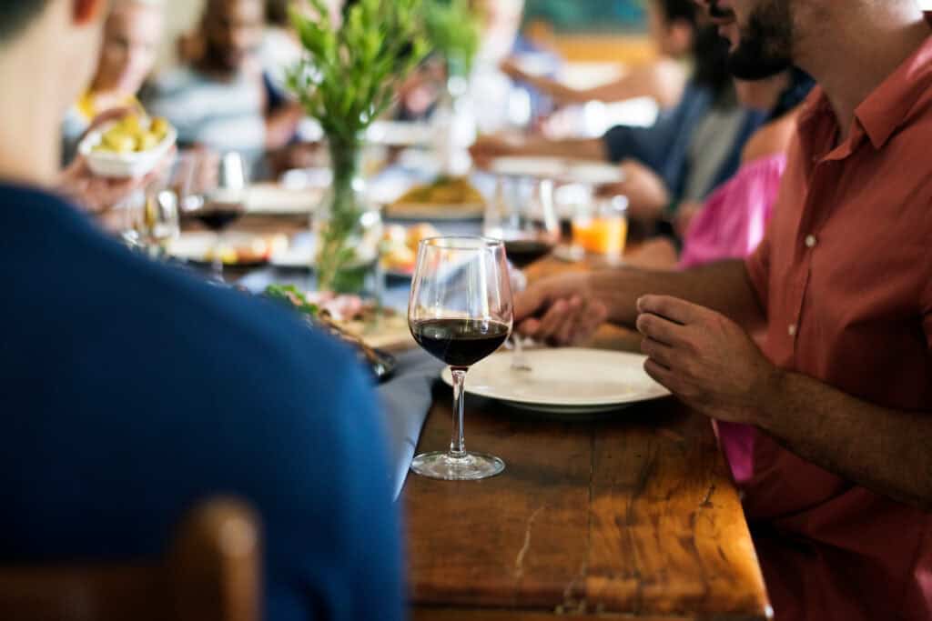 crowded restaurant noisy dining room
