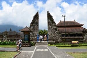 Bali temple tourists crowd etiquette sign