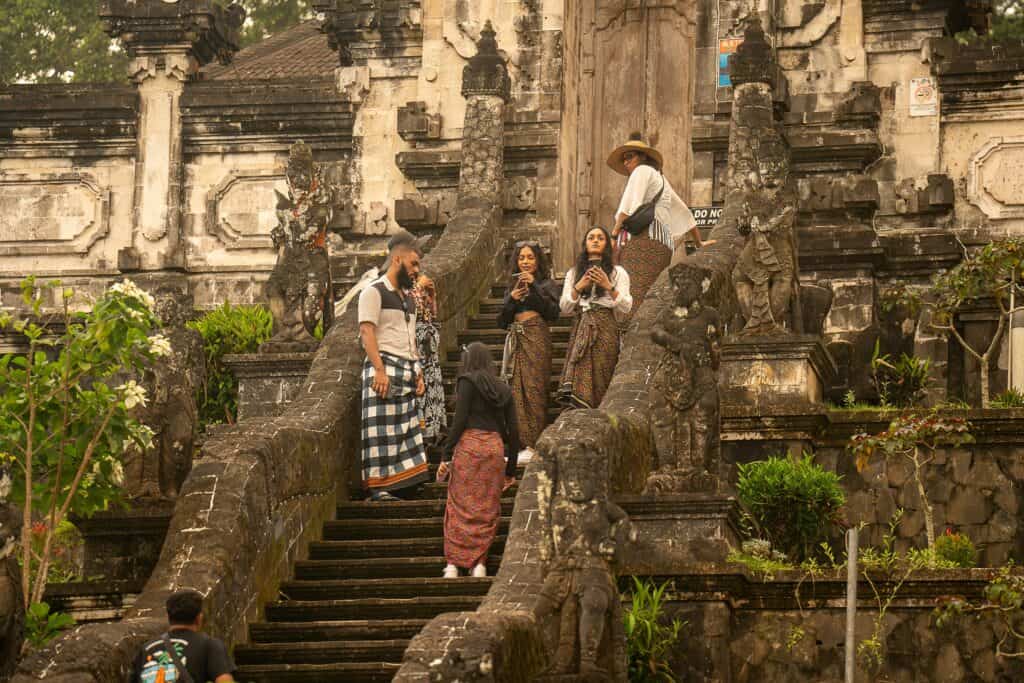 Bali temple dress code sarong visitors