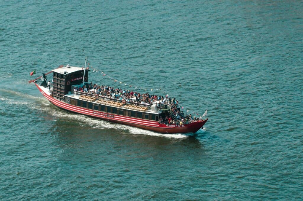 cruise excursion tour bus group tourists