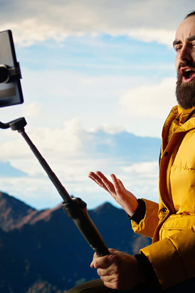 influencer taking photo tripod scenic spot