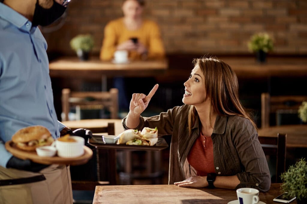 13 Reasons Why Americans Hate Going Out to Eat at Restaurants Now