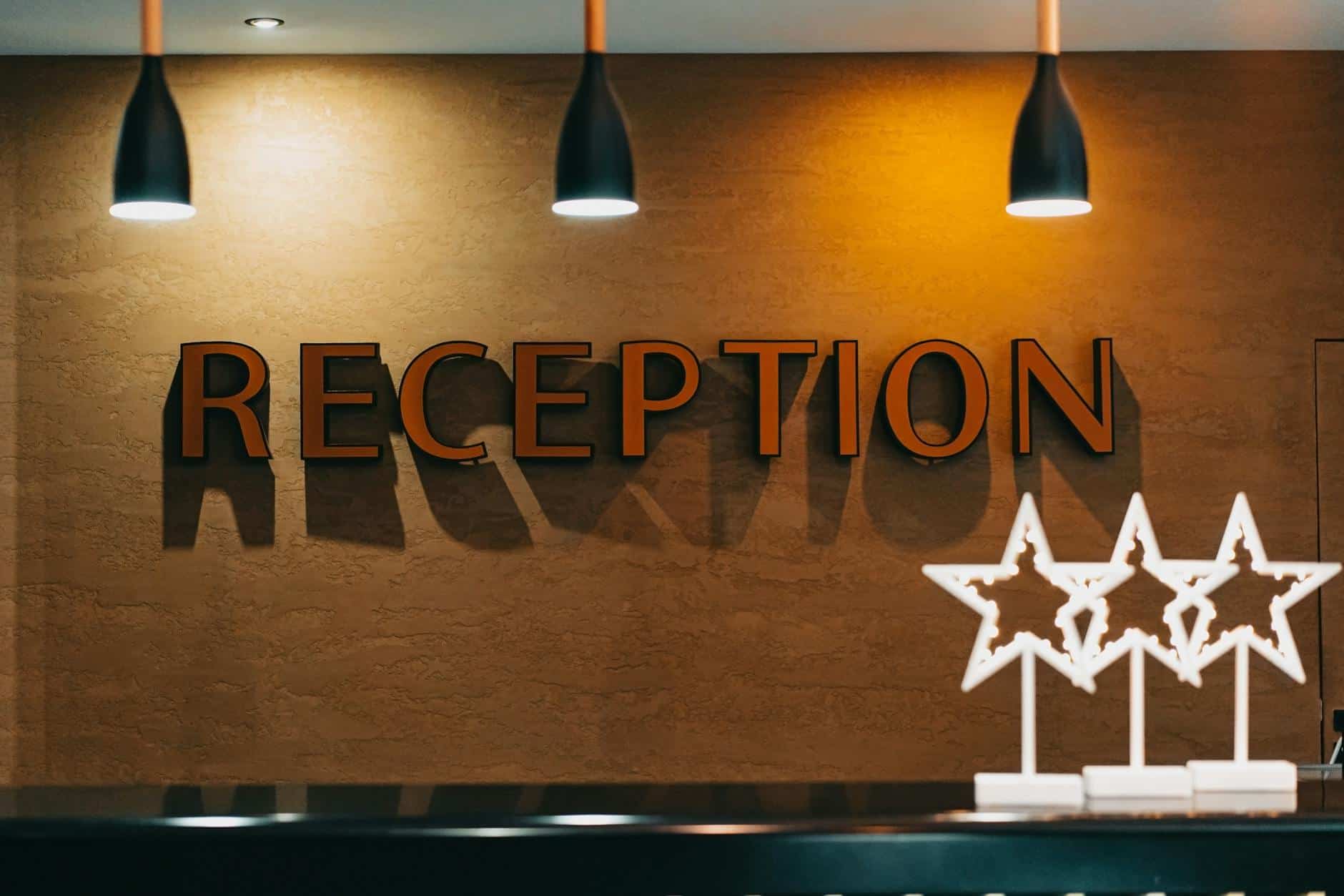 hotel reception complaint