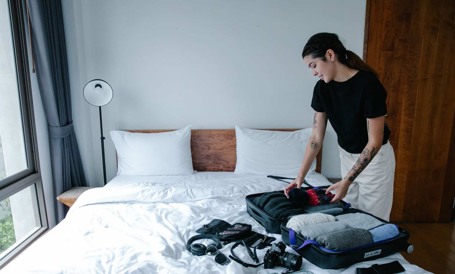hotel room travel tips