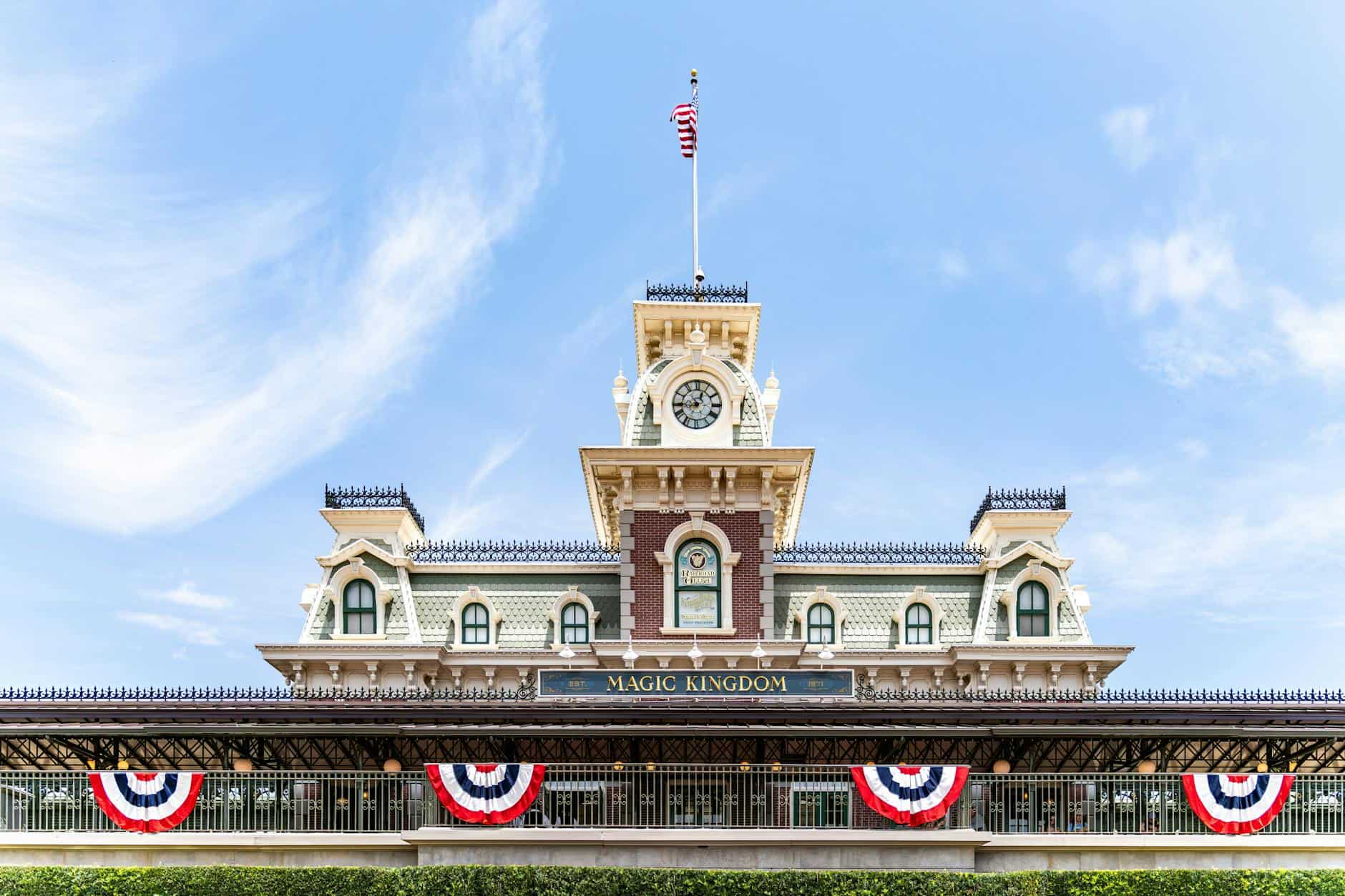disney park early entry rope drop
