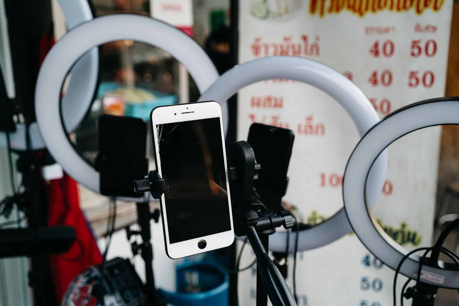 travel blogger camera phone