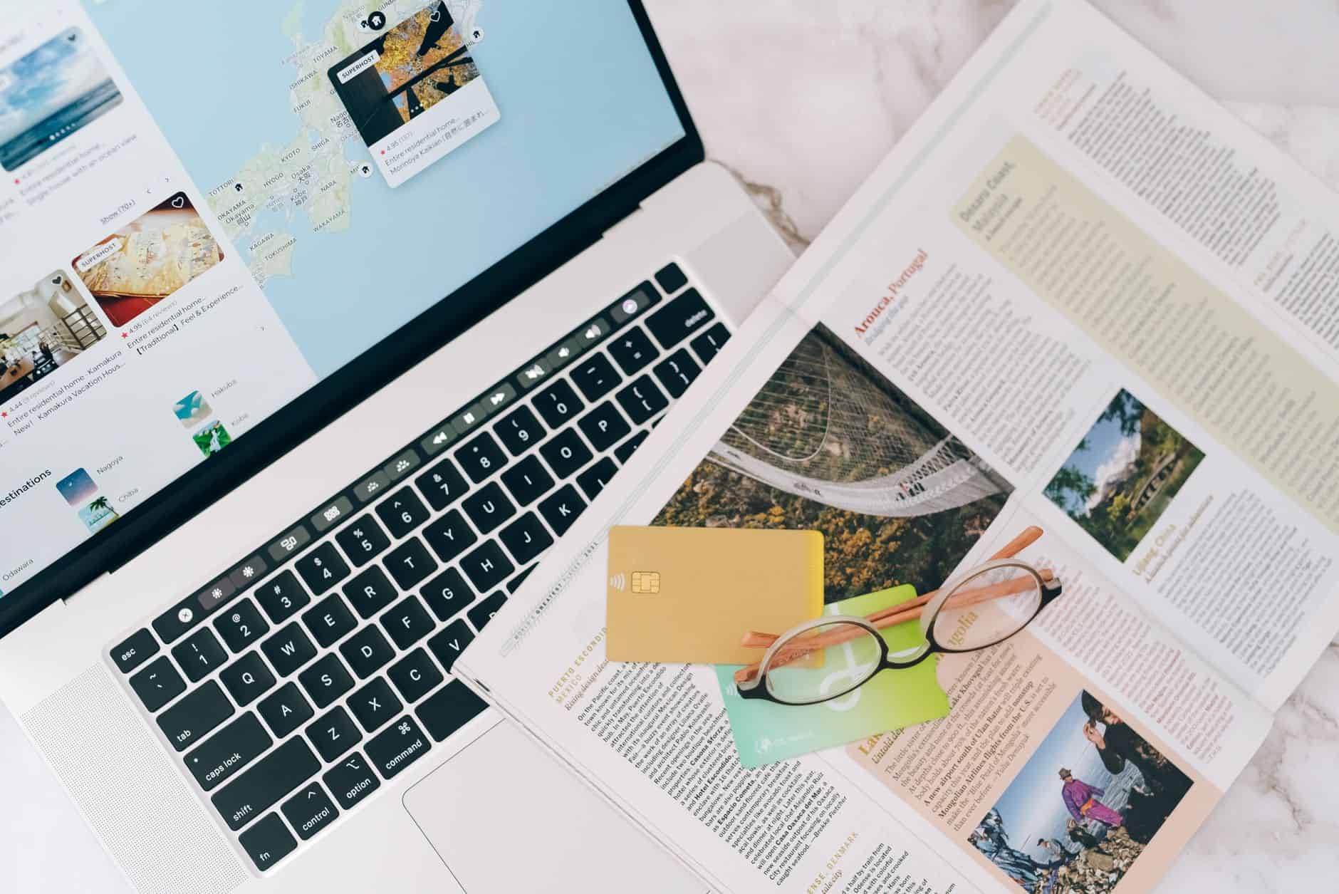 laptop booking travel online