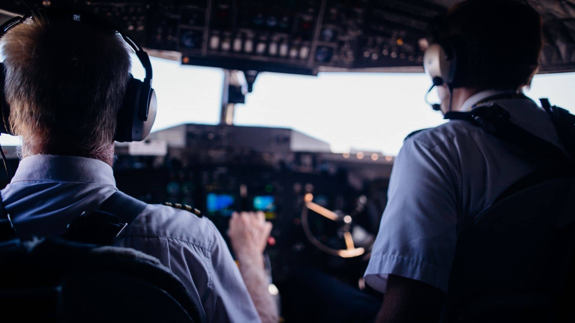 airline pilots cockpit