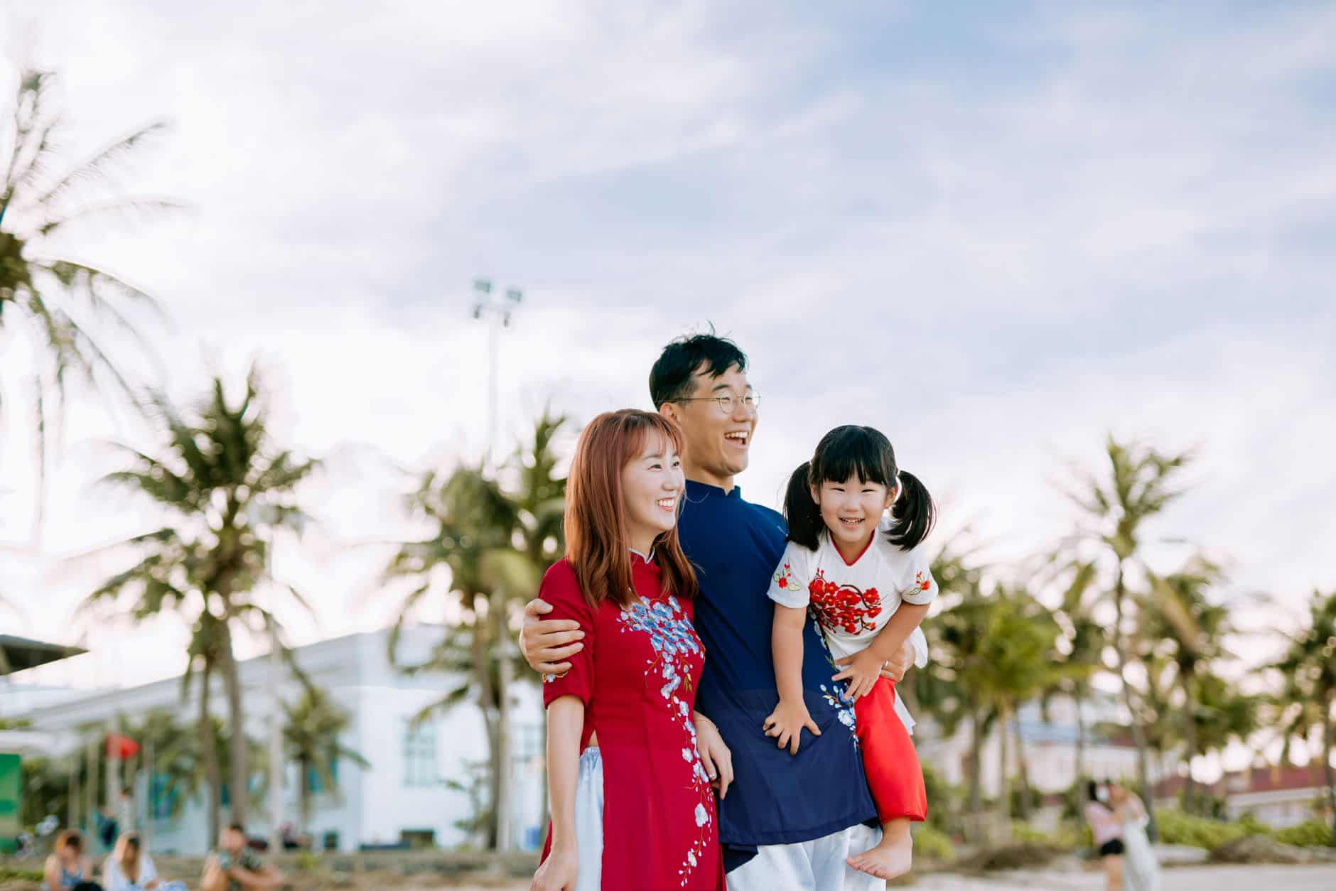 happy family tropical