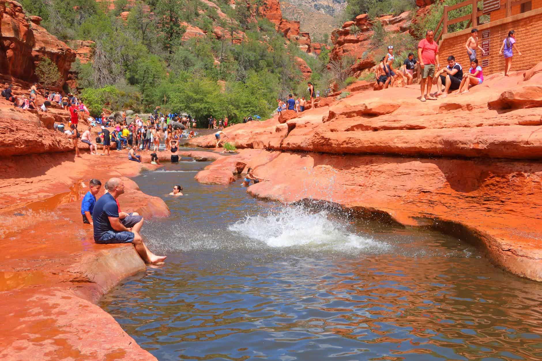 Sedona red rocks crowds