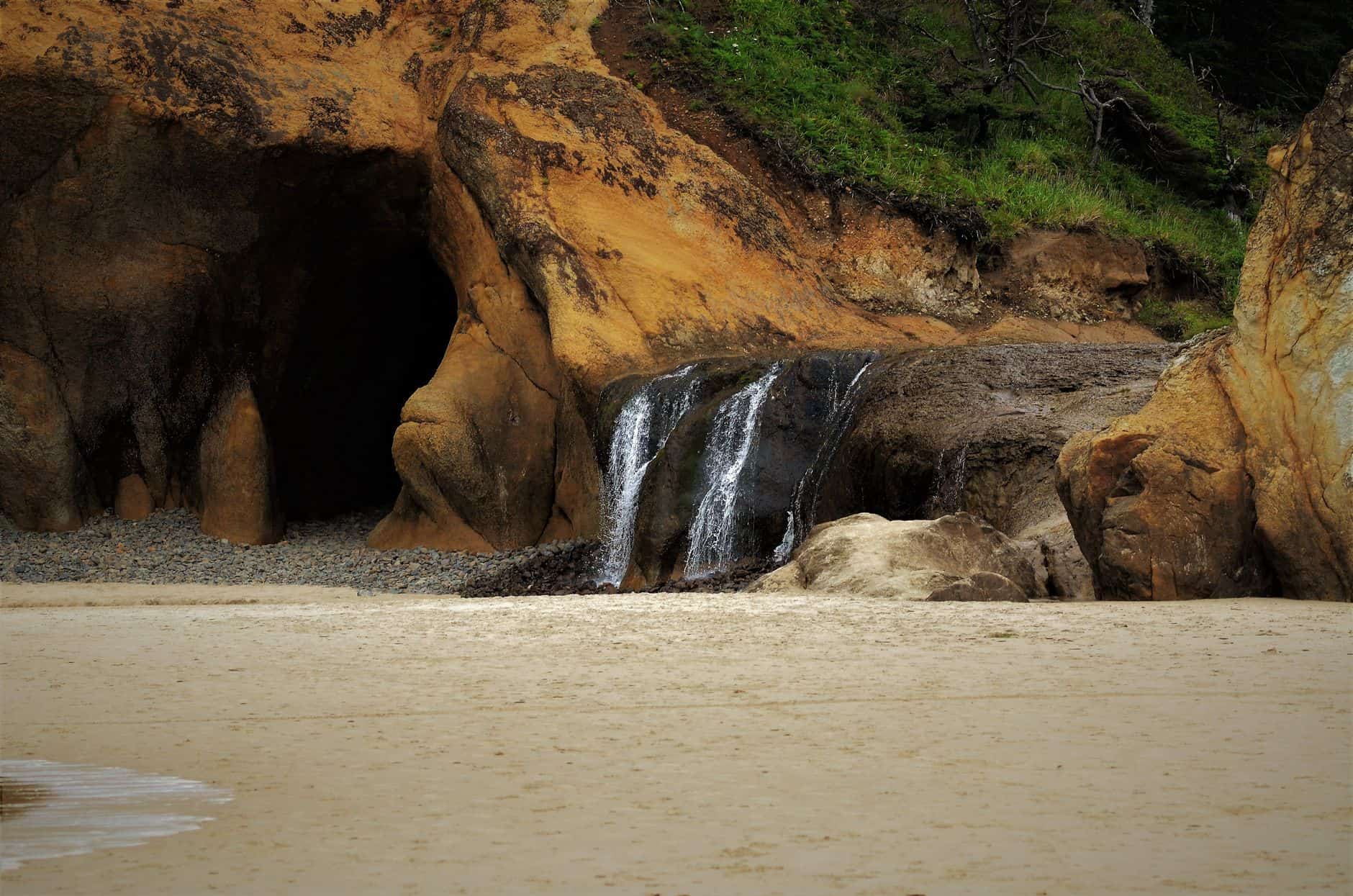 pacific northwest waterfall coast